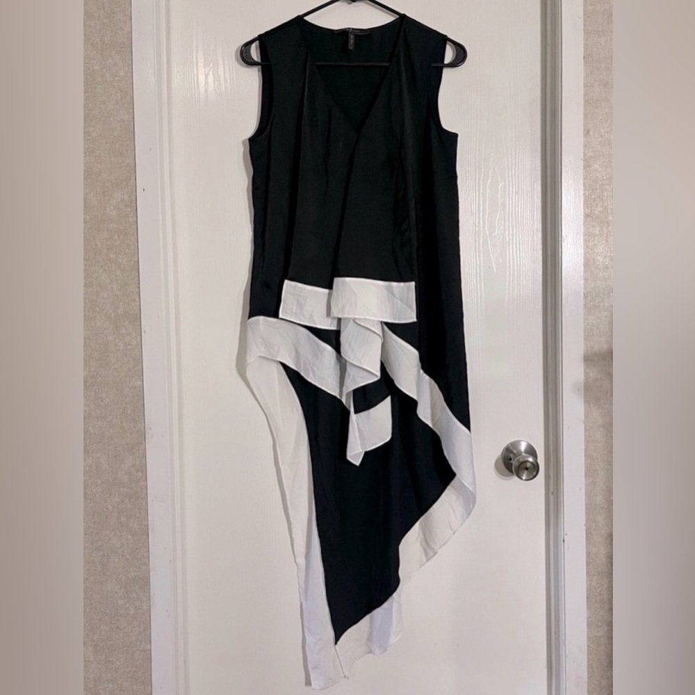 BCBGMaxAzria Black and White high-low top